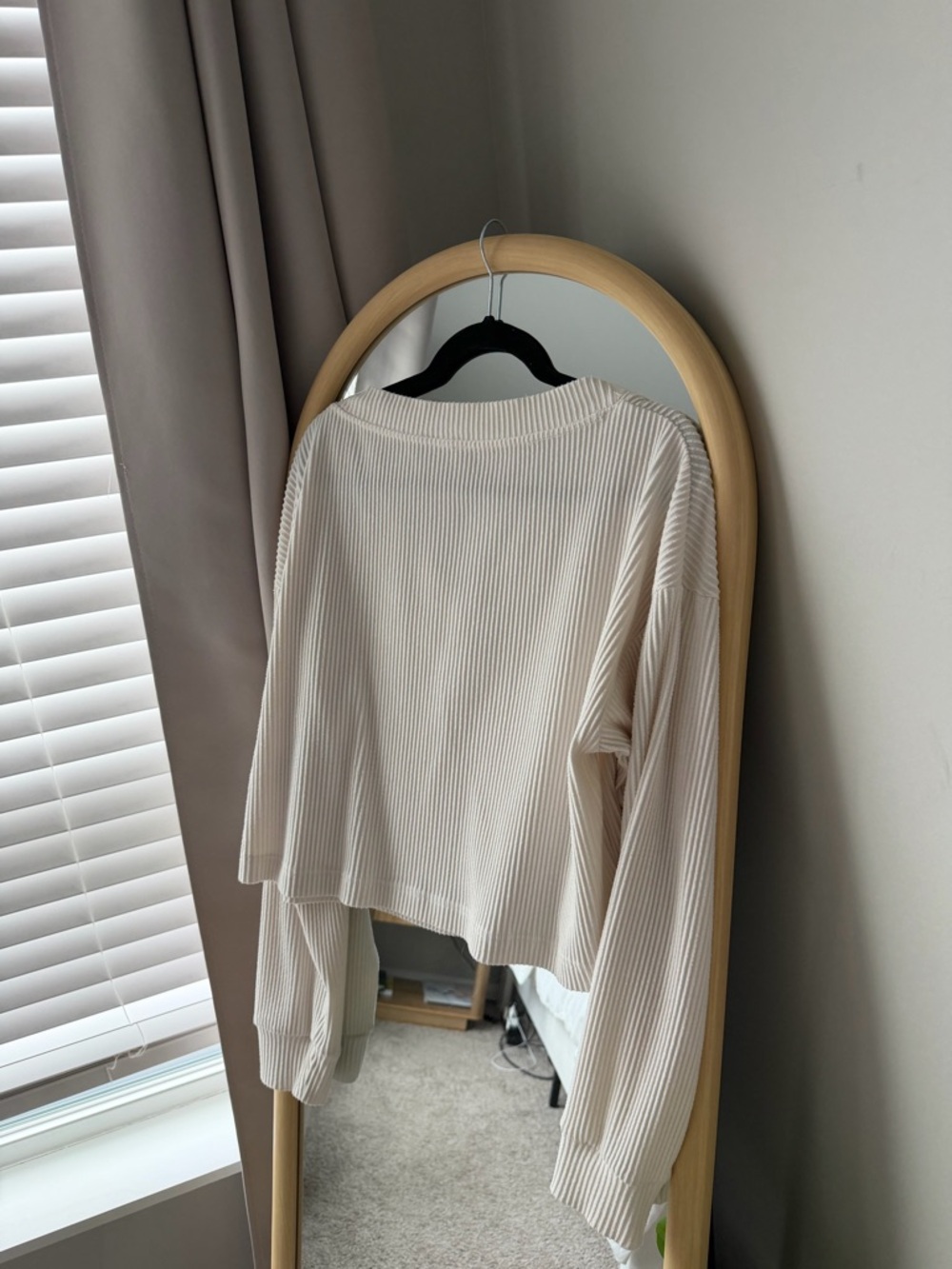 ALO Ribbed Muse V-Neck Ivory Pullover - Picture 2 of 4